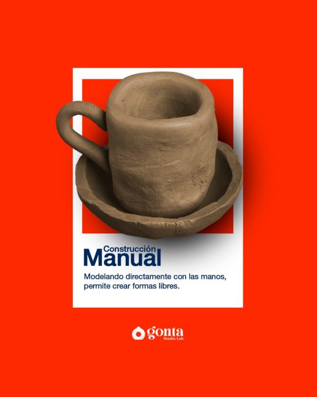 Taza de arcilla hecha a mano en una clase de construcción manual